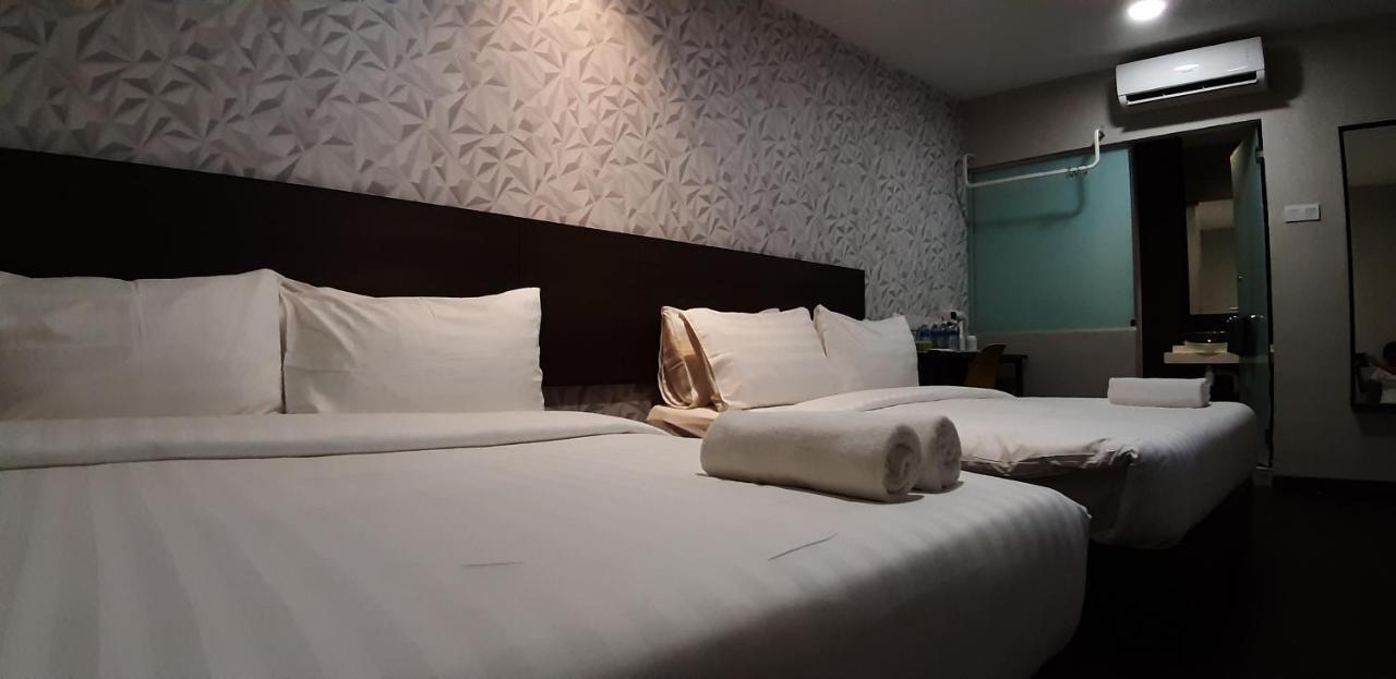 Miico Hotel @ Mount Austin Джохор-Бару Экстерьер фото